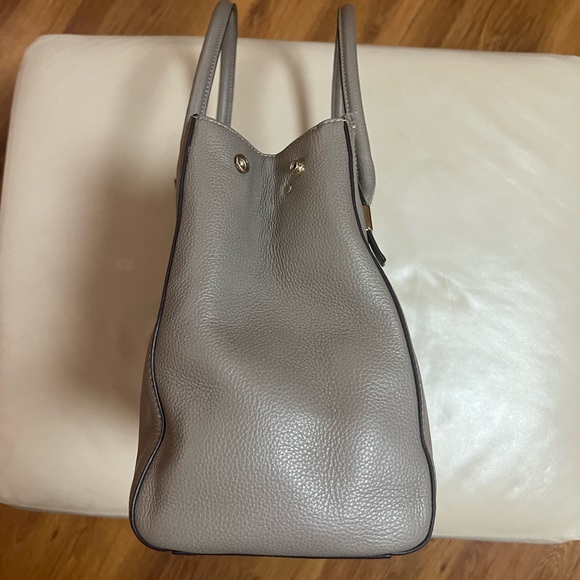 👜👜Furla pebbled leather tote bag with Removable shoulder straps. - Picture 7 of 16